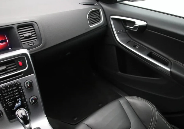 Volvo V60 cena 60999 przebieg: 195511, rok produkcji 2017 z Białystok małe 466